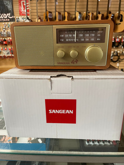 Sangean wr11se FM / AM Analog Radio